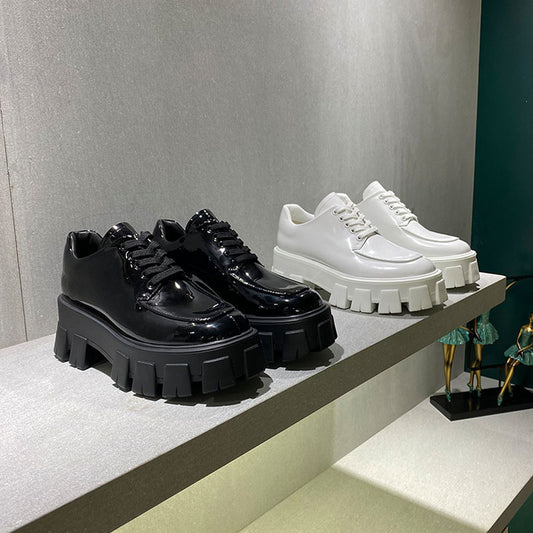 Scarpe Chunky Platform Stile e Carattere in Ogni Passo