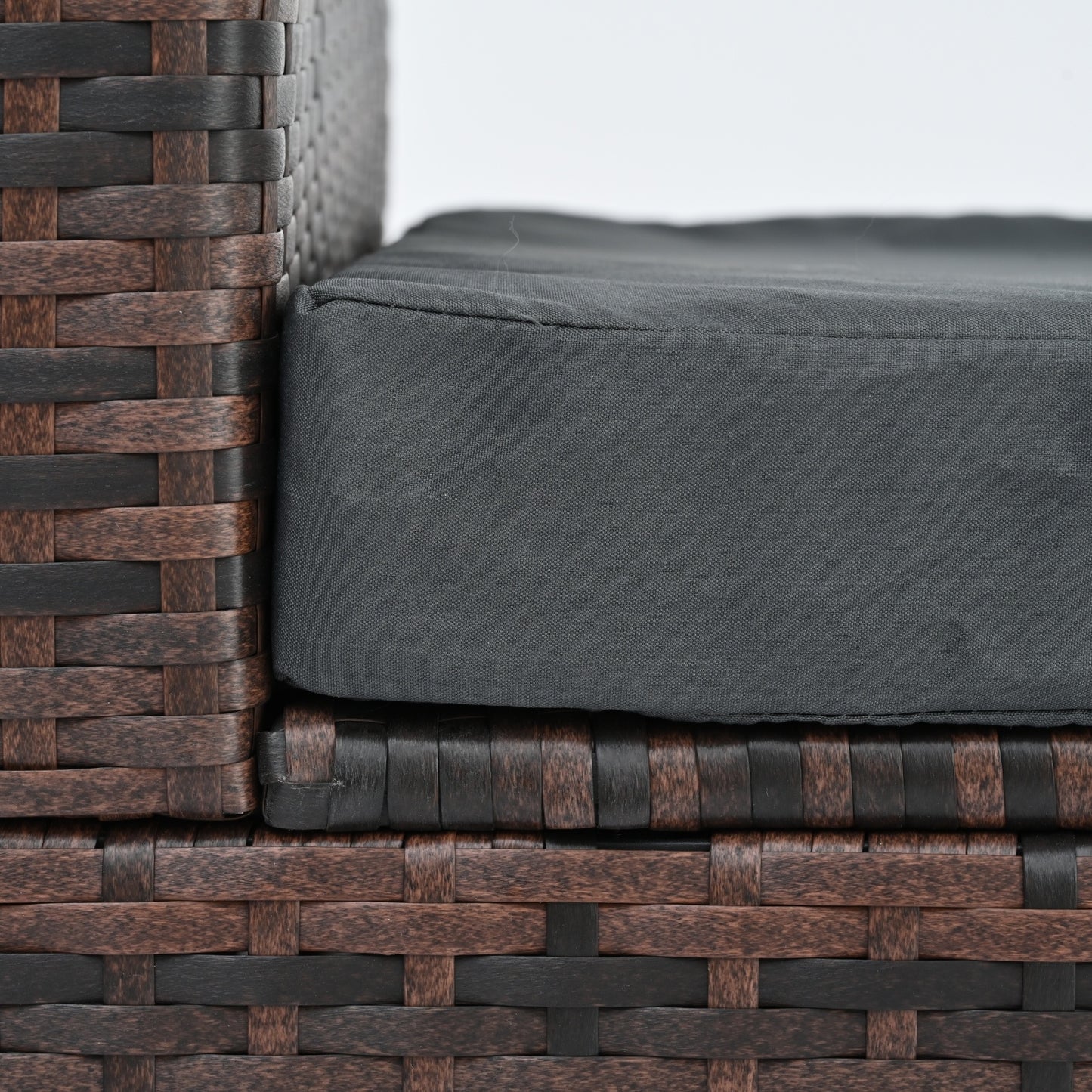 Divano da Esterno 4 Posti in Rattan Sintetico Elegante, Resistente e Impermeabile